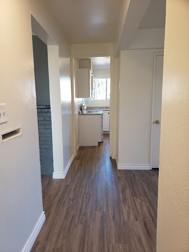 Building Photo - El Cajon: 1 Bedroom Cottage with HUGE Yard...