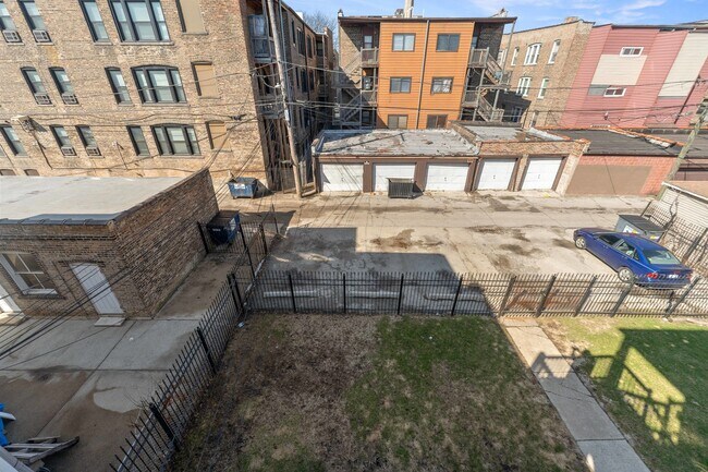 Building Photo - 6722 S Ridgeland Ave