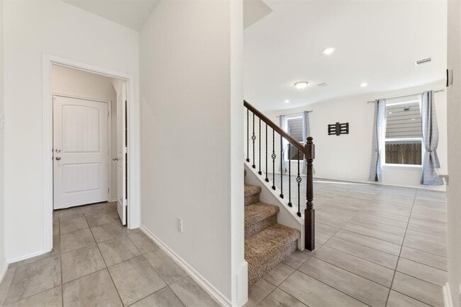 Building Photo - 365 Rocroi Dr