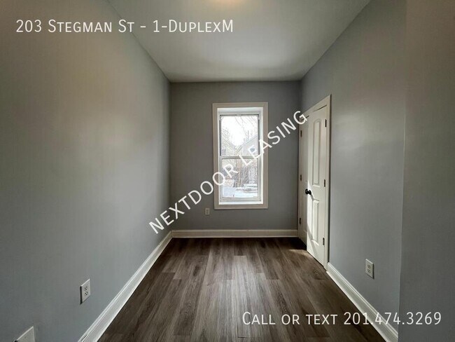 Building Photo - 203 Stegman St