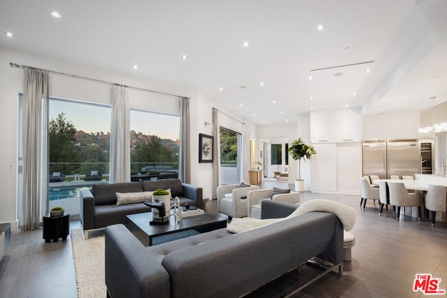 Building Photo - 2666 Hutton Dr