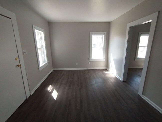 Primary Photo - $550- 1 bed 1 bath - Duplex located in the...