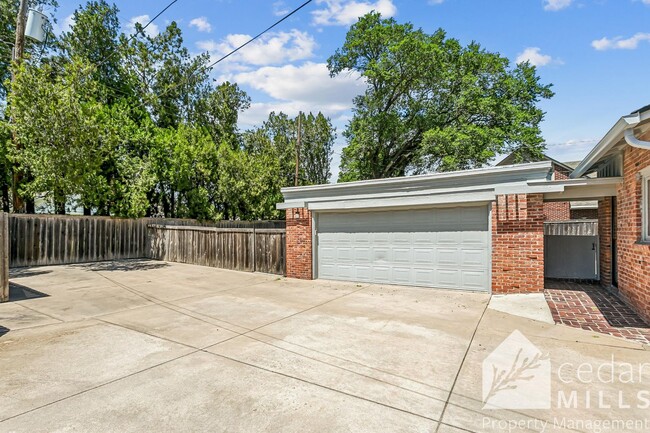 Building Photo - Mid Century Modern Gem in the Heart of The Village