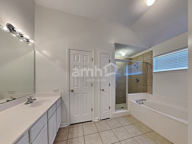 Building Photo - 1374 Siskin Dr