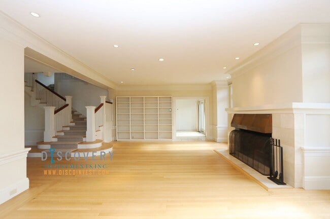 Building Photo - Traditional Six Bedroom Home with Exceptional SF Bay Views with In Law Unit