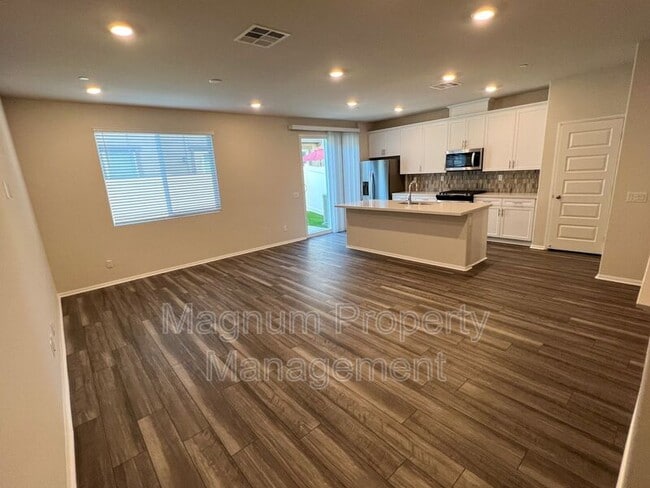 Building Photo - 40636 Birchfield Dr