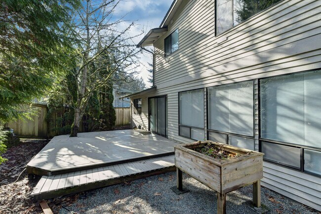 Building Photo - 5180 Highland Dr