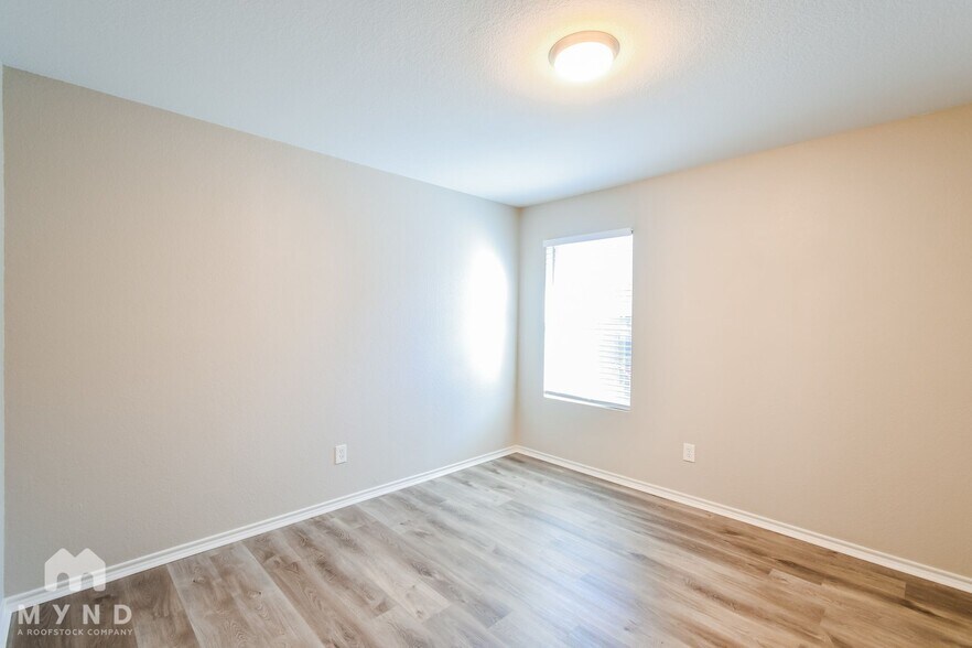 Building Photo - 1157 Boxwood Dr