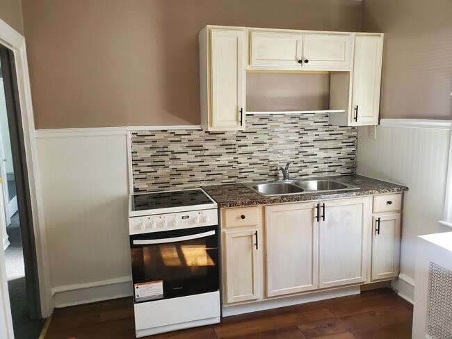 Building Photo - 6000 N 19th St