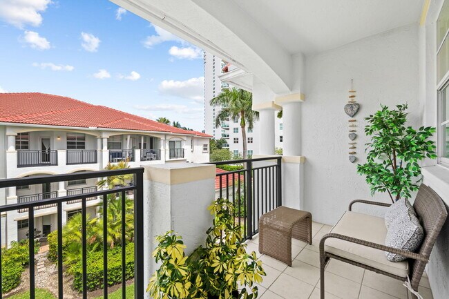 Building Photo - 3225 NE 184th St