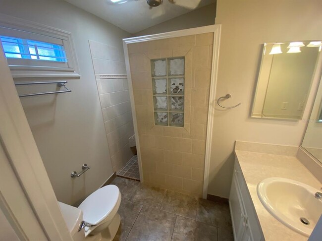 Building Photo - 1031 Pinewood Pl