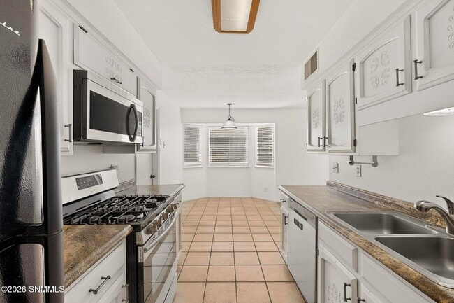 Building Photo - 8120 Ruidoso Rd NE