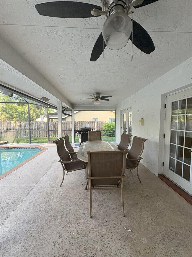 Building Photo - 730 Daffodil Dr