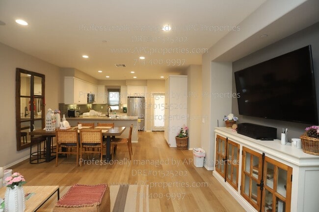 Building Photo - 3320 W Mirano Dr