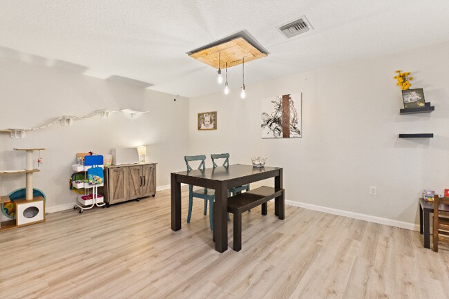 Building Photo - 2989 Poplar Ave