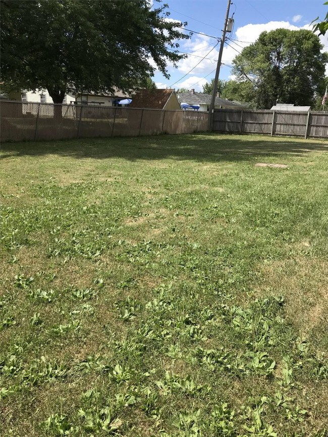 Building Photo - 1351 Primrose Lane