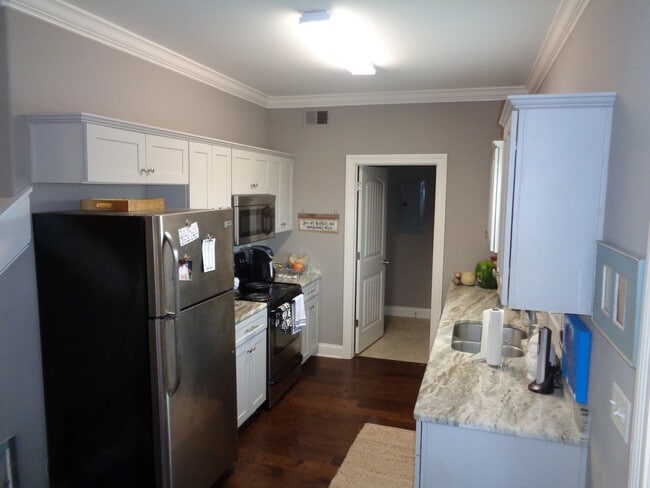 Building Photo - 4BR/4.5BA For Rent