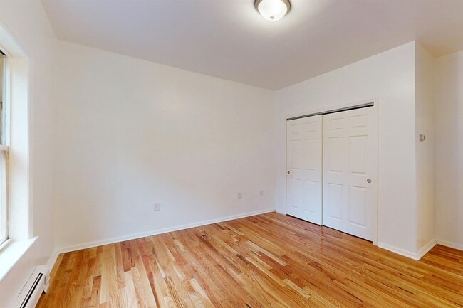 Building Photo - 604 4th St