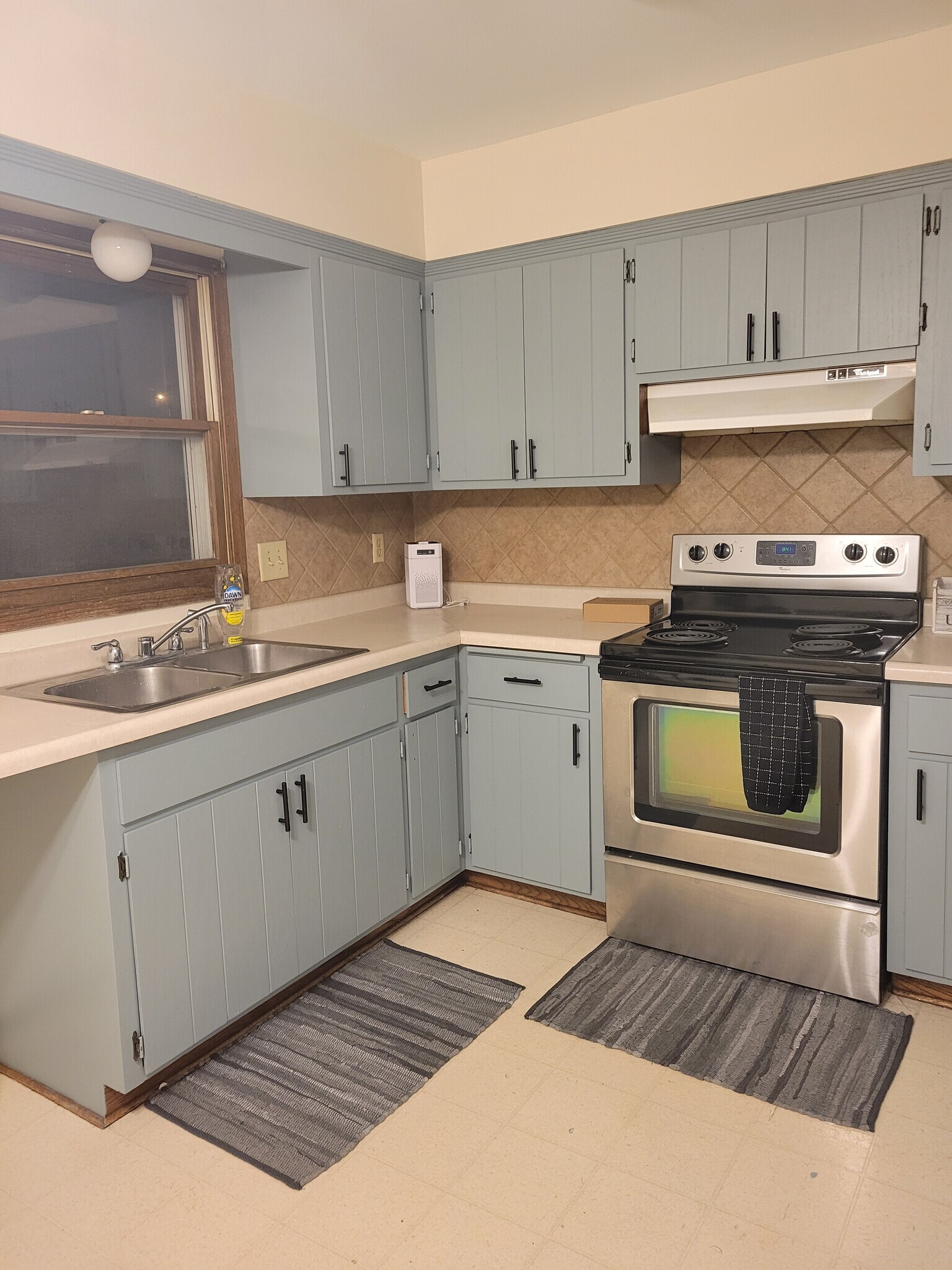 Eat in Kitchen - 9010 W Mitchell St