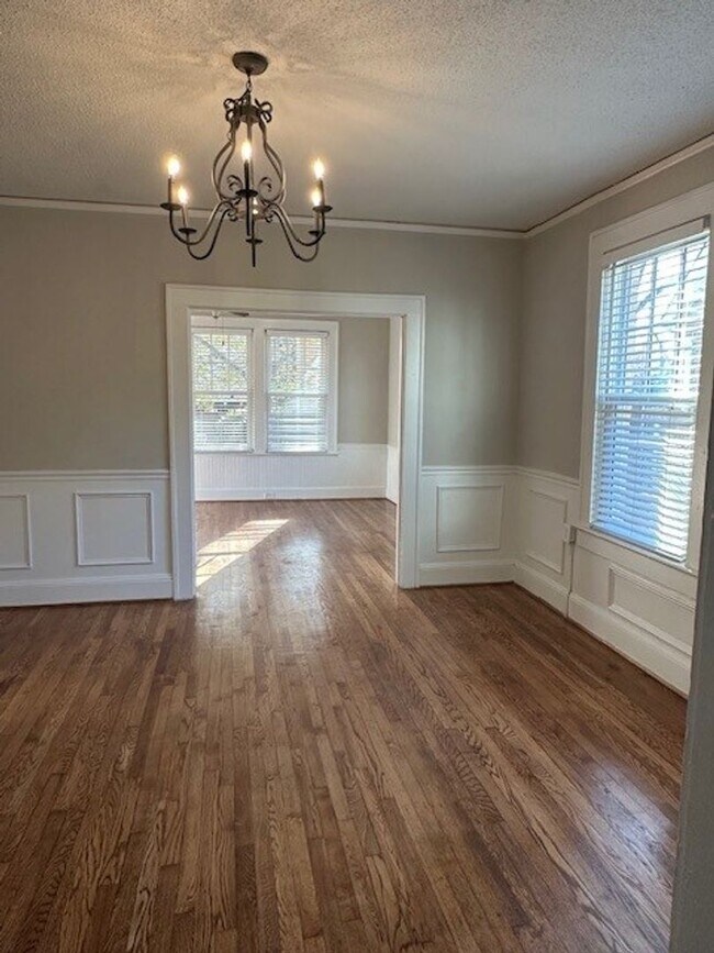 Building Photo - Move In Special -2 Bedroom 1.5 bathroom-Wesley Heights