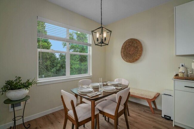 Building Photo - 190 Elma Ave SE