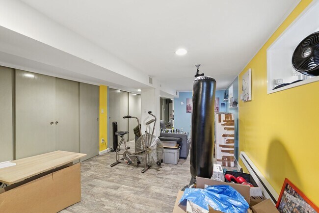 Building Photo - Fully Furnished Family Home in Glendale, NY