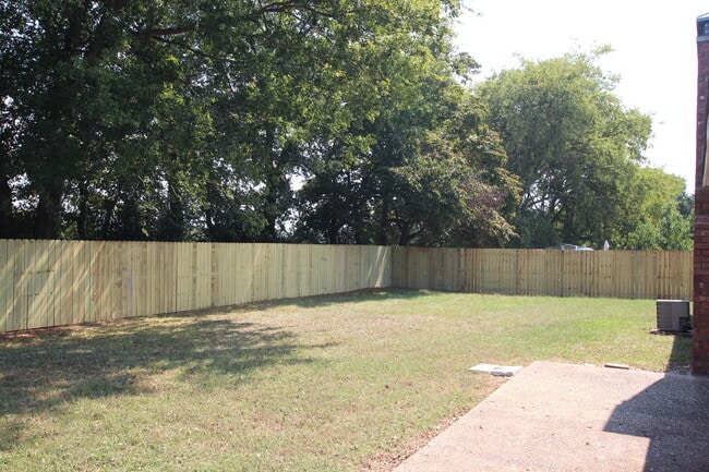 Building Photo - Coming Soon! 3 Bedroom 2 bathroom home in ...