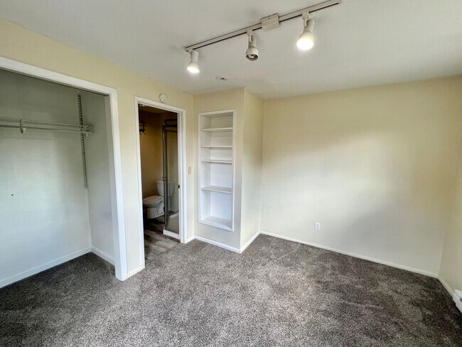 Building Photo - 1707 College Pl