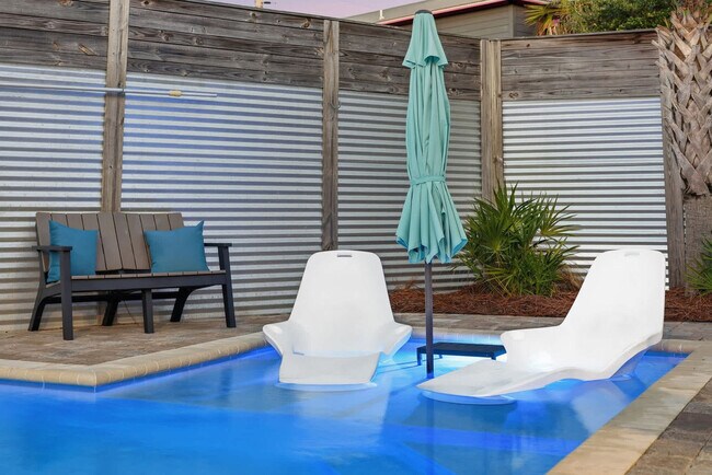 Building Photo - 21310 Pompano Ave