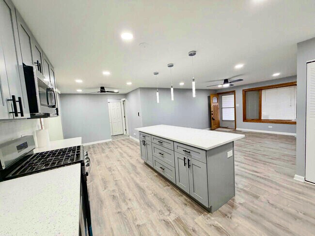 Building Photo - 1310 Somerset Ln