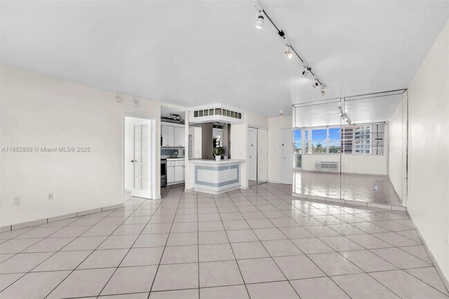 Building Photo - 5313 Collins Ave