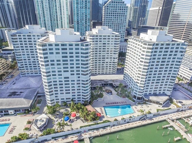 Building Photo - 905 Brickell Bay Dr