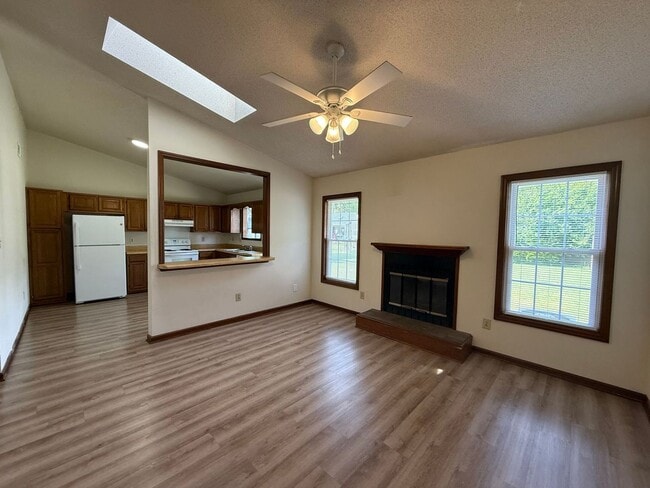 Building Photo - Nice 2 bedroom, 2 bath duplex