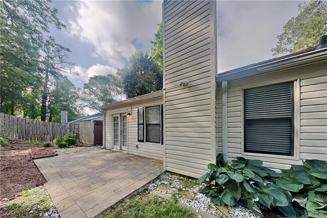 Building Photo - 815 Riverstone Ln