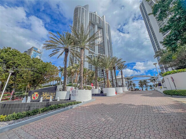 Building Photo - 18201 Collins Ave