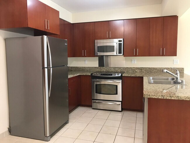 Building Photo - Convenient Kakaako living! 1/1/1