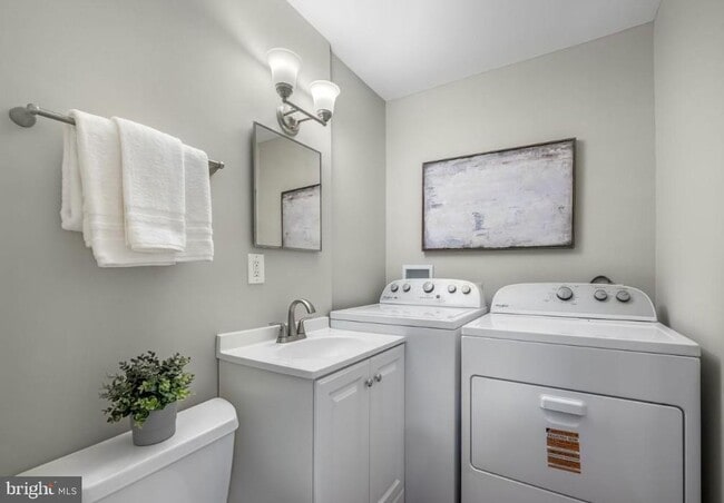 Building Photo - 5822 Burke Manor Ct