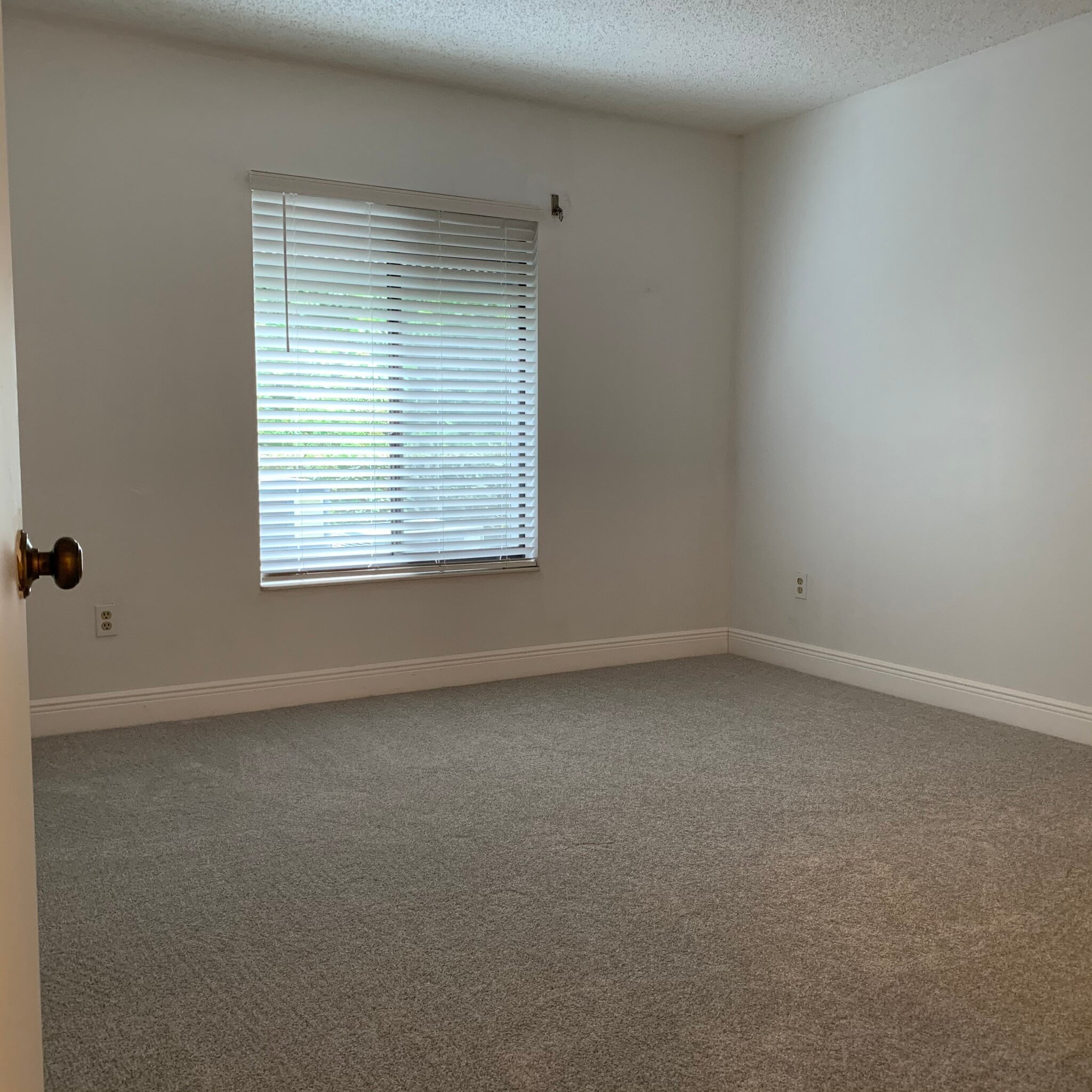 Bedroom with bath - 9570 Green Cypress Ln