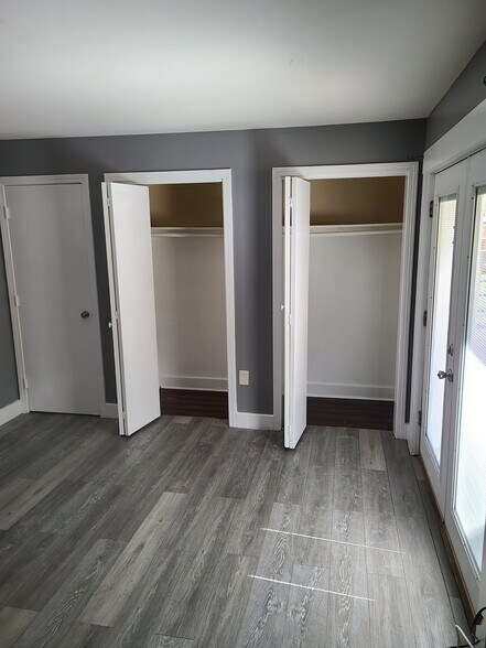 Bedroom closet - 84 Tell St