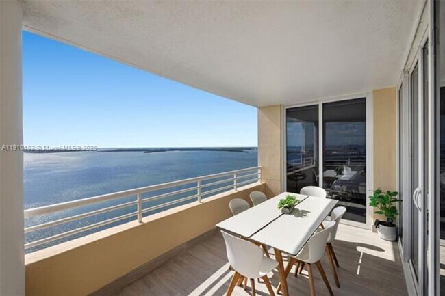 Building Photo - 808 Brickell Key Dr