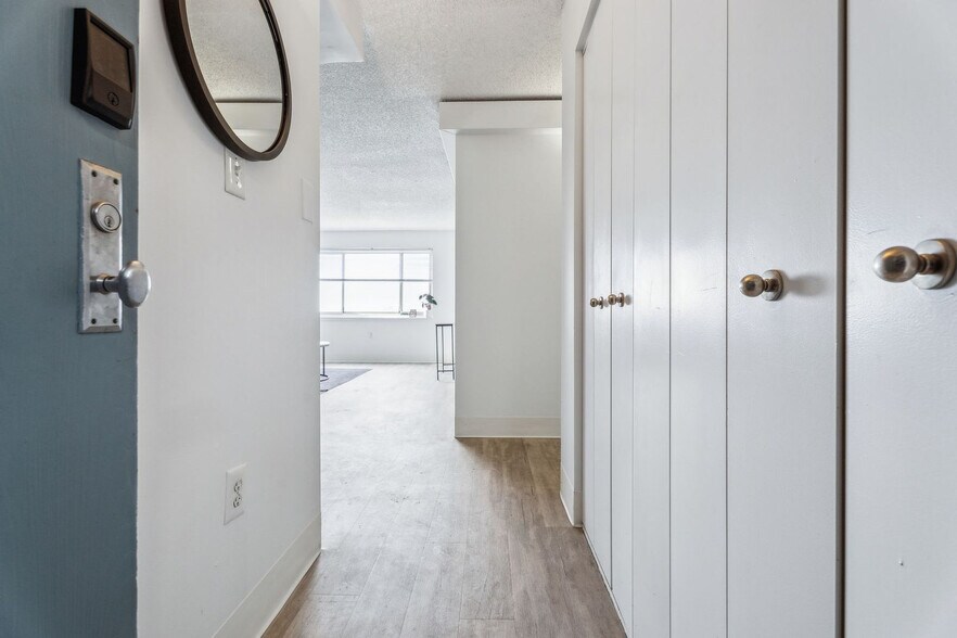 Building Photo - 1711 Bellevue Ave