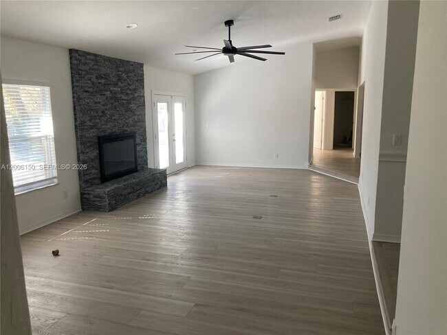 Building Photo - 2020 NE 11th Pl