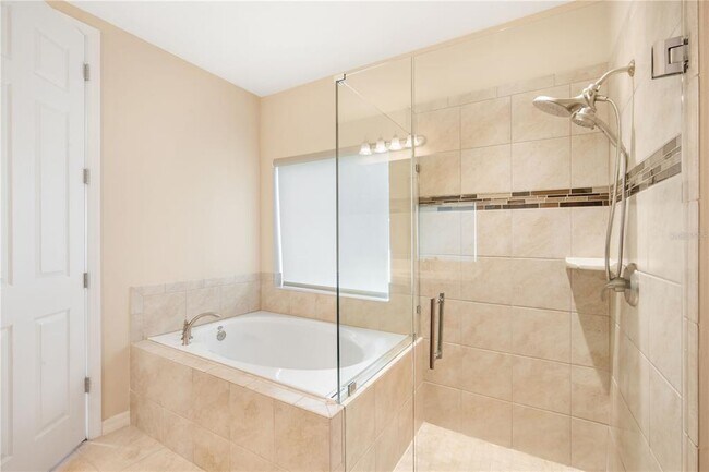 Building Photo - 13330 Palmera Vista Dr