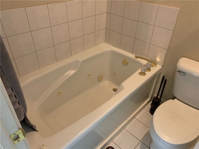 Building Photo - 746 Larkspur Ln