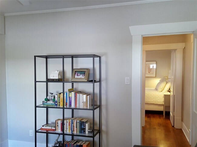 Building Photo - 1018 Highland St