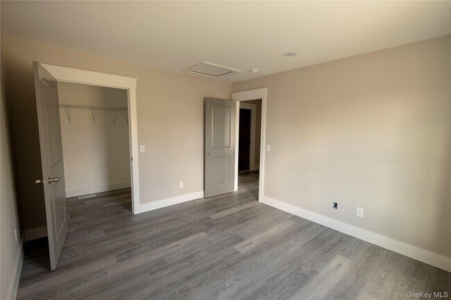 Building Photo - 104 North Rd