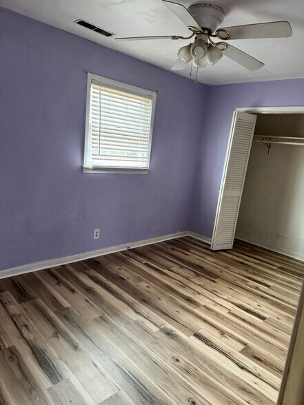 Building Photo - 907 Story Ave