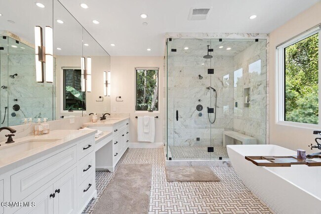 Building Photo - 12727 Landale St