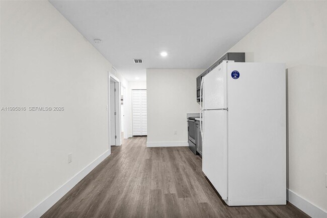 Building Photo - 1730 Acapulco Dr