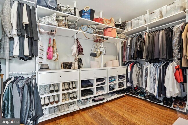 Building Photo - 5248 Clifton St